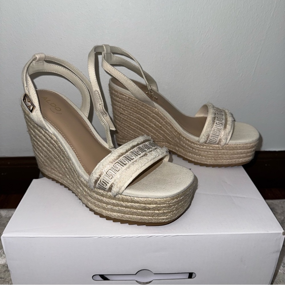 ALDO SoldOut NWTBeige Espadrille Wedge Sandals Fringe Ankle Strap Women's US 7.5 - Picture 2 of 9